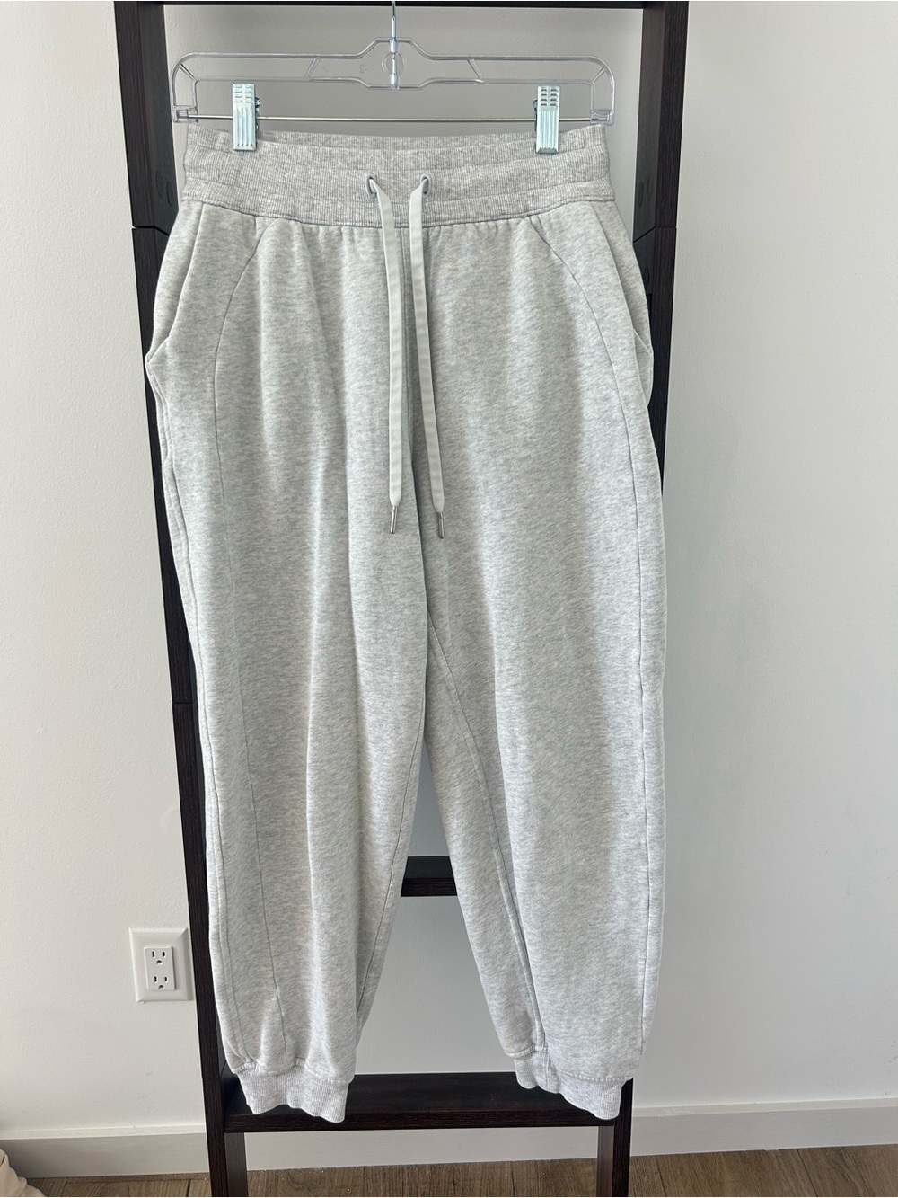 Lululemon Women’s Light Heather Gray Jogger Sweatpants 4